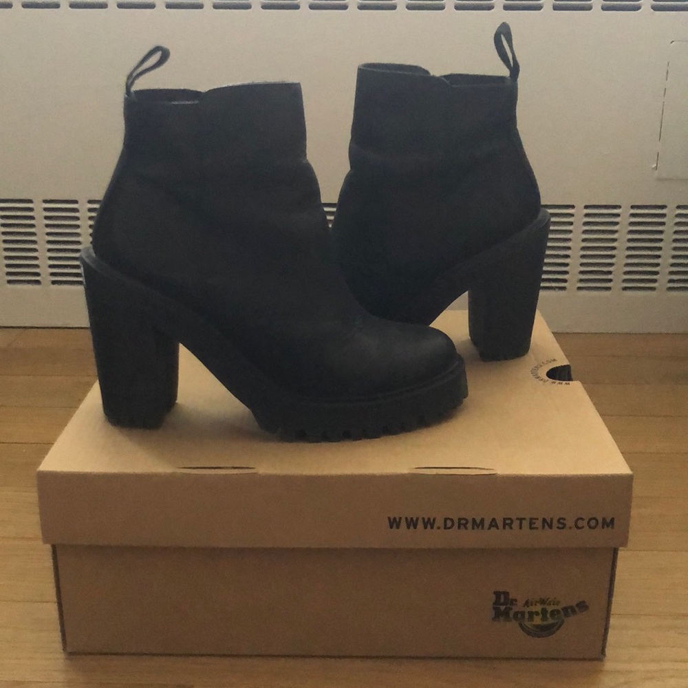 MAGDALENA LEATHER BOOTS by Dr. Martens size 7
